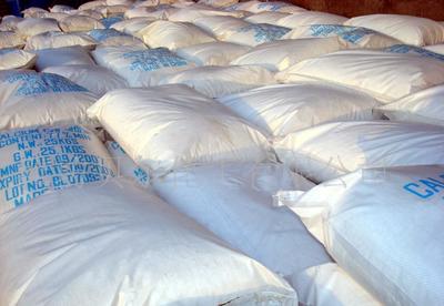 廠家直供氯化鈣 74% 77% 94% 片、粉末、顆粒圖片_高清圖_細(xì)節(jié)圖-濰坊貝爾化工 -